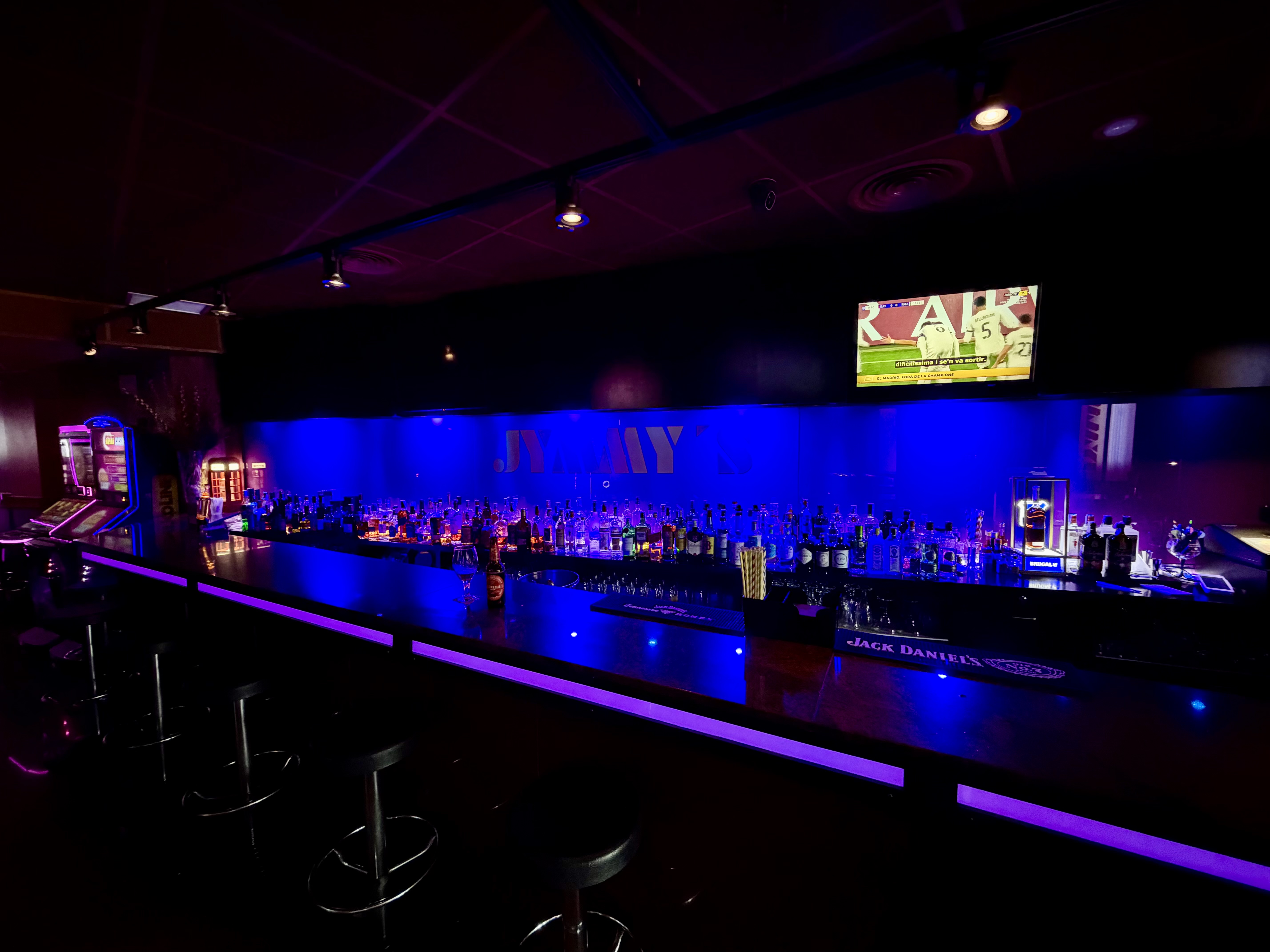 Barra con bebidas