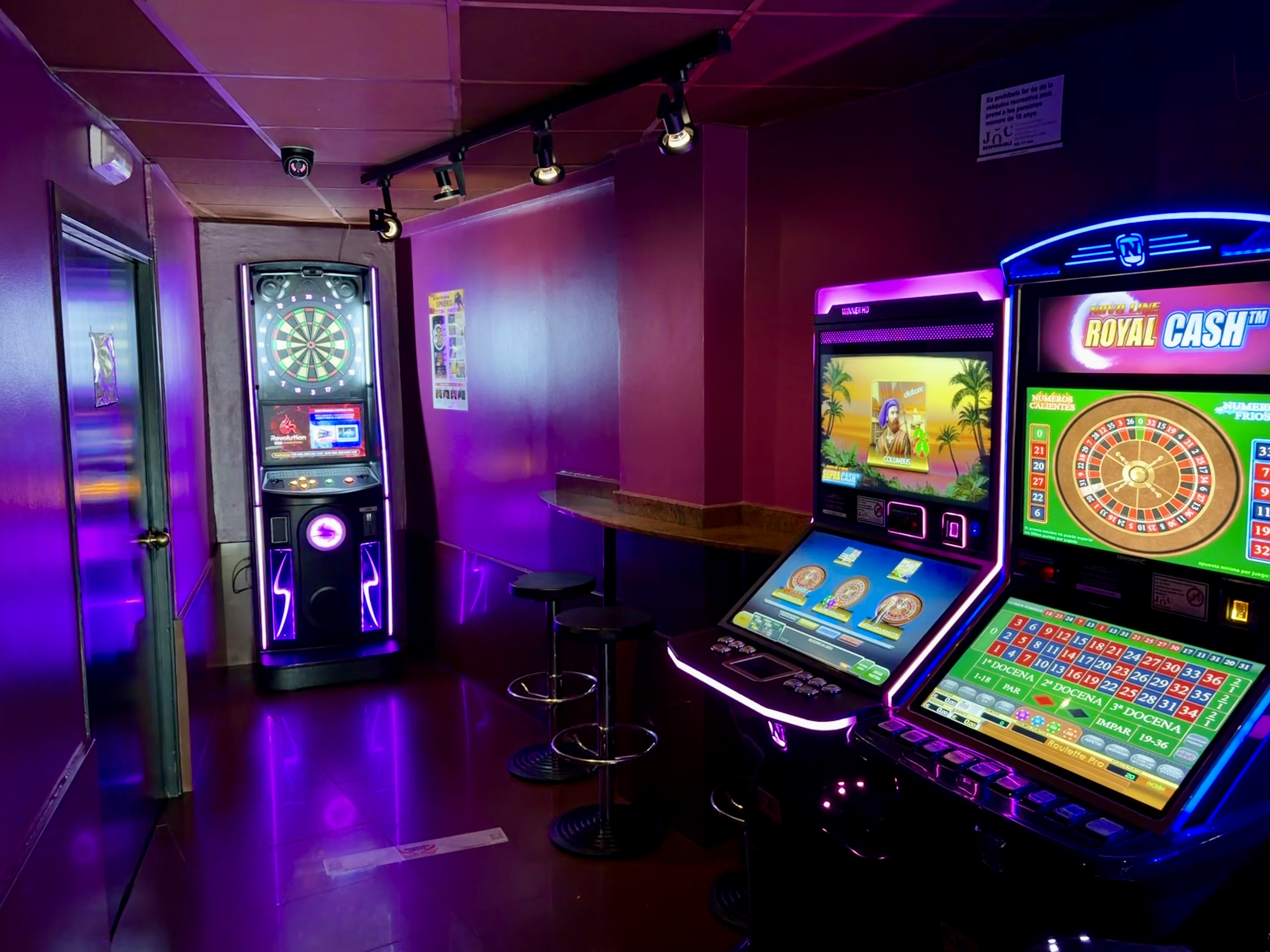 Zona de m&aacute;quinas y dardos