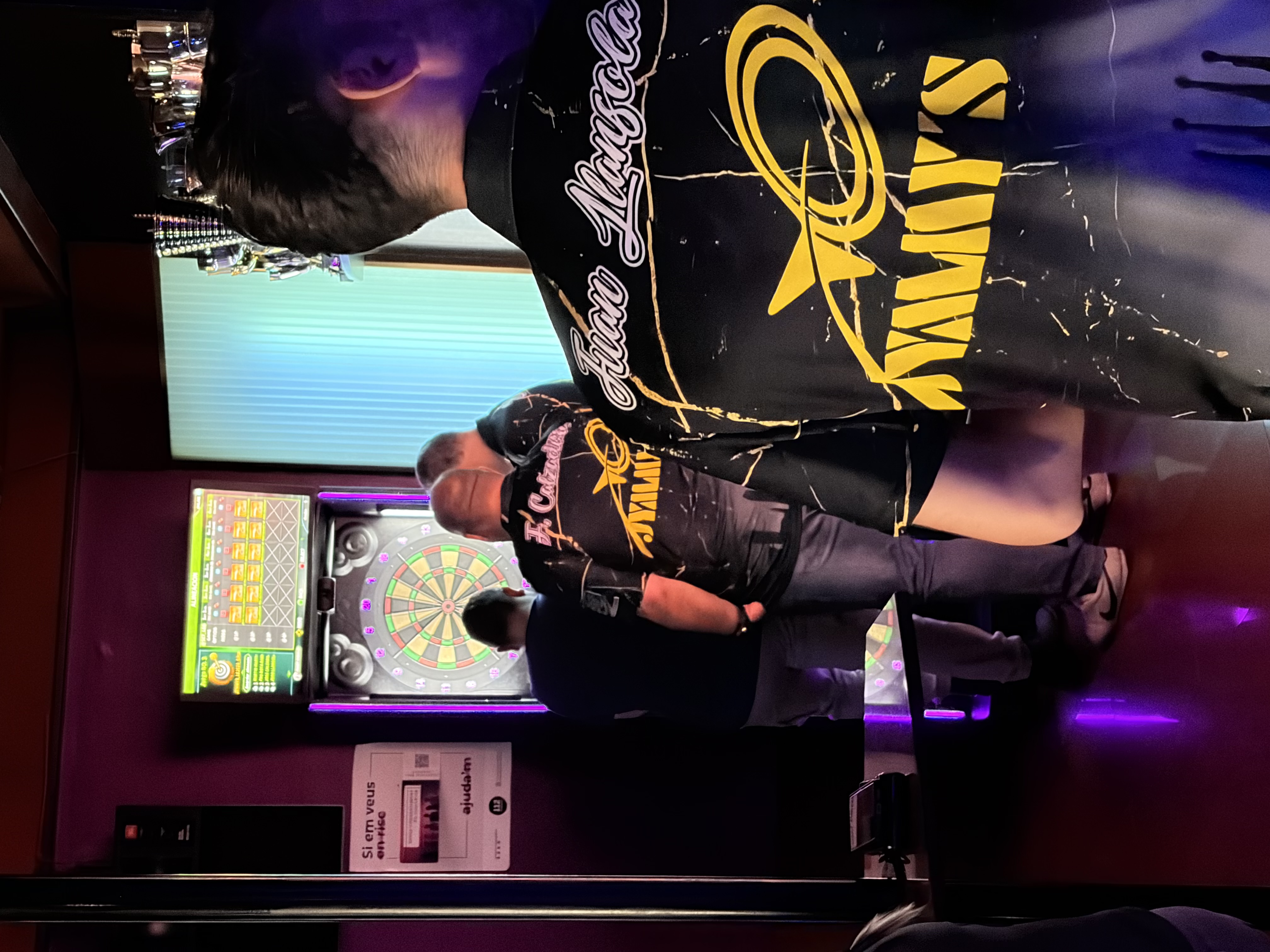 Jymmys Shooters jugando una partida en la diana Phoenix